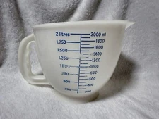 VINTAGE TUPPERWARE 2 LITRES 8 CUPS BATTER MEASURING BOWL BLUE/RED LETTERING