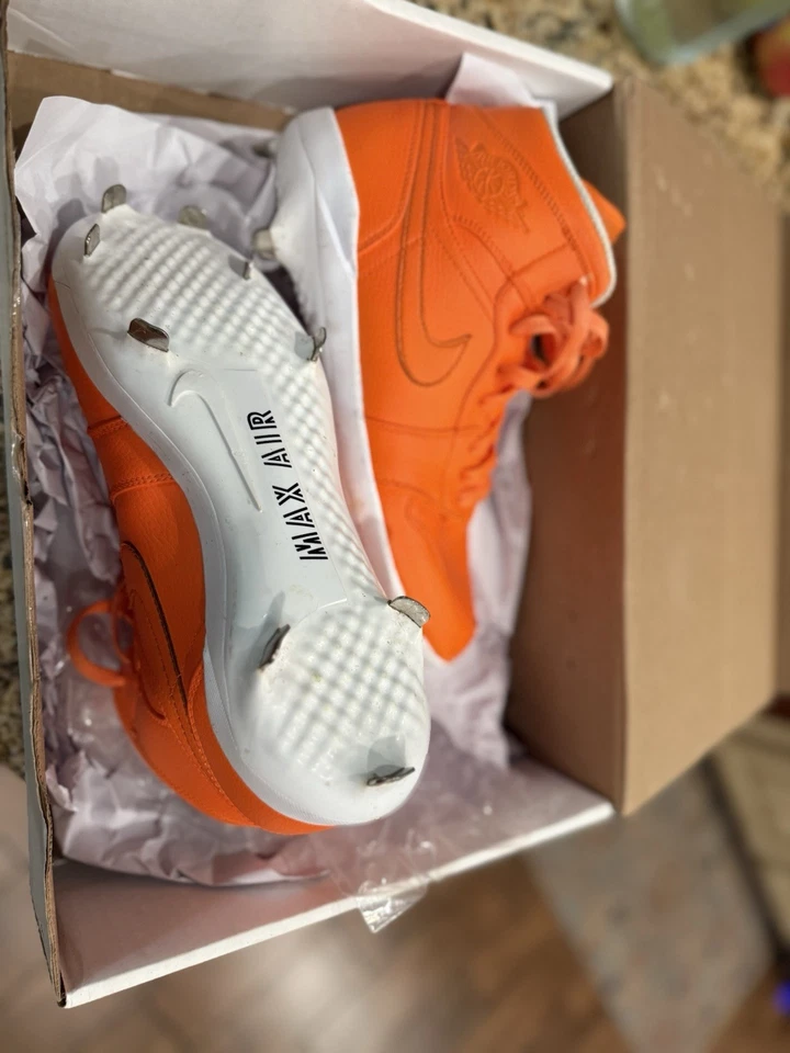 Stadium Custom Kicks Men’s Nike 10 Metal Cleats - Image 3 of 4