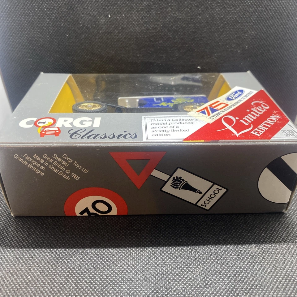 Furgoneta Corgi Classics Ford Modelo T Ford Motor Co 75 aniversario en caja Foto 4 de 4
