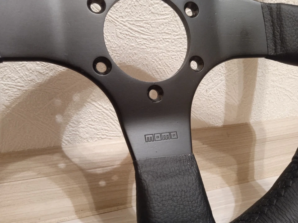 RARO Volante Arlequín Momo Benetton F1 VW Ferrari BMW E30 Audi KBA70142 Foto 3 de 4