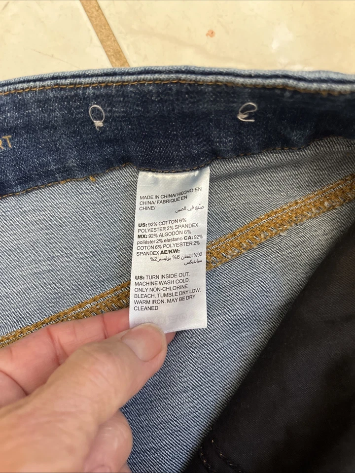 CHICO'S NUEVO! Pantalones cortos de mezclilla con puños lavado medio TAN ADELGAZANTES NOVIA Talla 1.5 Foto 4 de 4