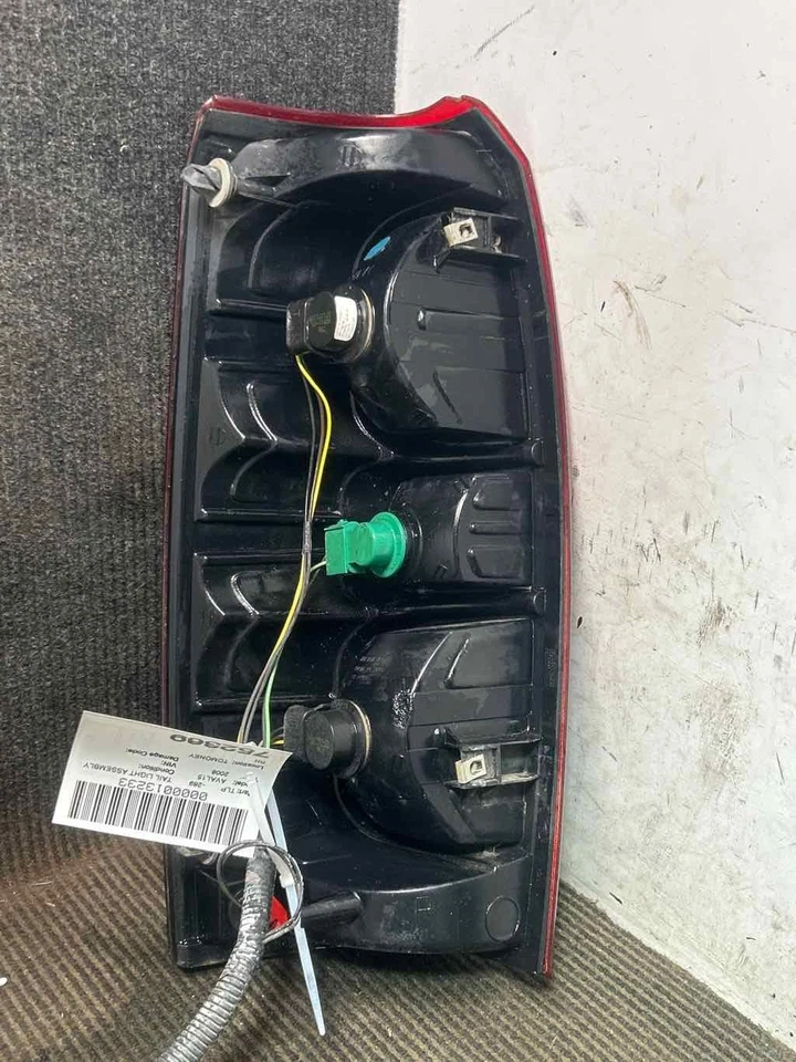 Fits 2007-13 CHEVY AVALANCHE 1500 Right Tail Light OEM:22739264 - Изображение 4 из 4