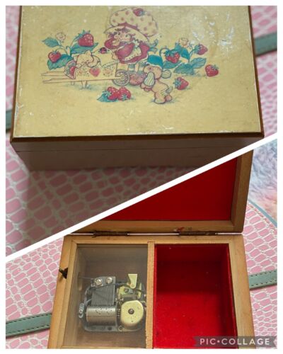 Strawberry Shortcake Jewelry Music Box Vintage American greetings Adam Joseph