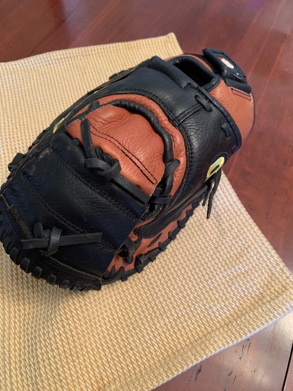 Wilson Advantage ACM325 A500 Youth Boys 32.5” RH Baseball Catchers Mitt