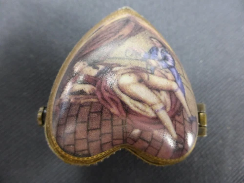 4 - Erotic Pill  box porcelain KPM trinket snuff box boite à pillules
