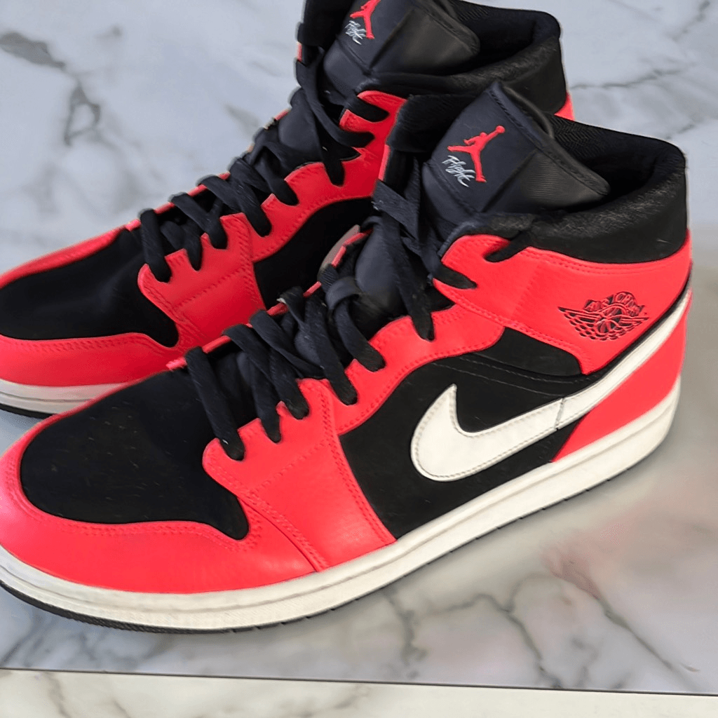 Nike Air Jordan 1 Retro Mid  display picture 3