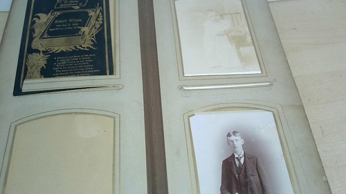 Antique/Vintage Velvet Photo Album over 30 Cabinet Card Photos from PA IL NY - Picture 8 of 20