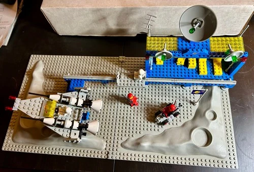 LEGO Beta I Command Base (6970) Classic Space Set, Vintage, Minifigures