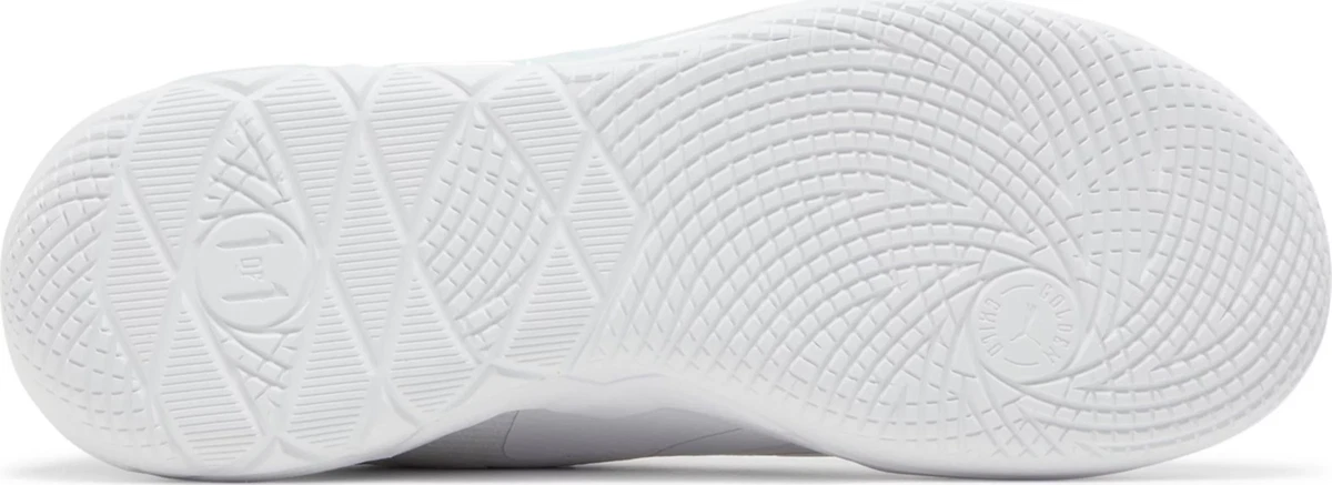 今日の超目玉】 (未使用品) MB.01 Lo White 27.5㎝ バスケットボール