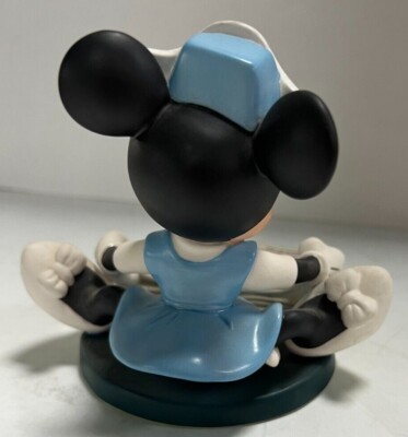 WALT DISNEY WDCC FIRST AIDERS STUDENT NURSE MINNIE MOUSE FIGURINE
