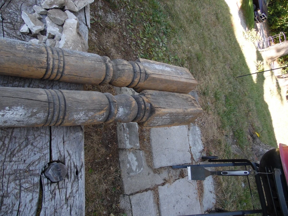 Lote de 2 columnas antiguas vintage victorianas de madera torneadas poste porche Foto 2 de 4