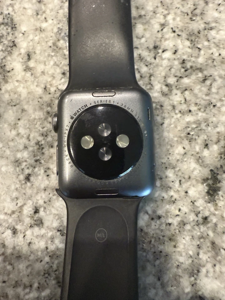 Apple Watch Series 1 - 38 mm Gris espacial Estuche de aluminio (para piezas o reparación) Foto 3 de 3