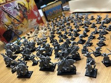 Große Sammlung klassischer Warhammer-Figuren...