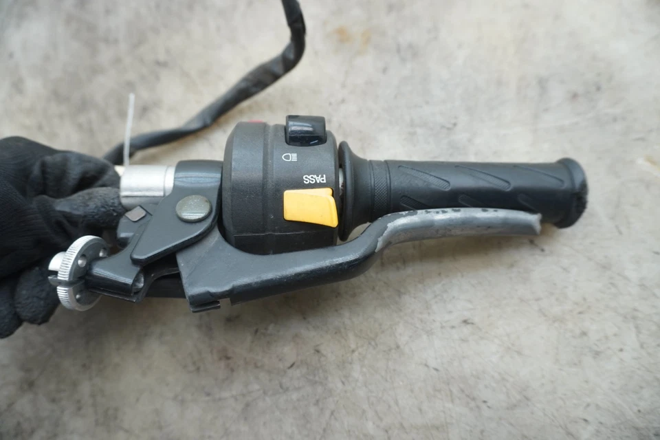 2006 SUZUKI GSXR 1000 INTERRUPTOR DE CONTROLE DE SINAL DE FAROL ESQUERDO CLIPON BAR E-461 - Imagem 2 de 4