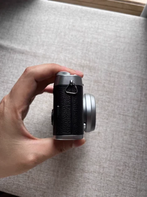 Fujifilm X100F Silver 24.3MP Digital Compact Cam Sleek Build High - Res Photo - Image 3 of 4