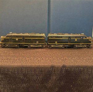 Lionel 2032 Erie Alco AA Diesel Locomotive Set - Postwar Lionel