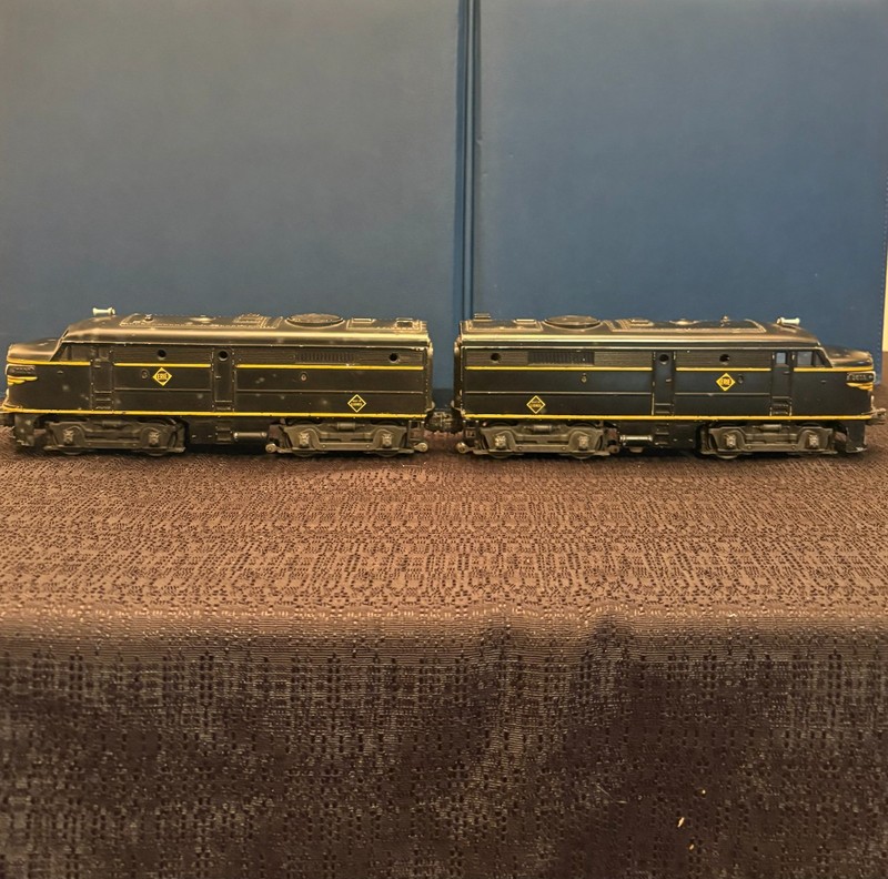Lionel 2032 Erie Alco AA Diesel Locomotive Set - Postwar Lionel