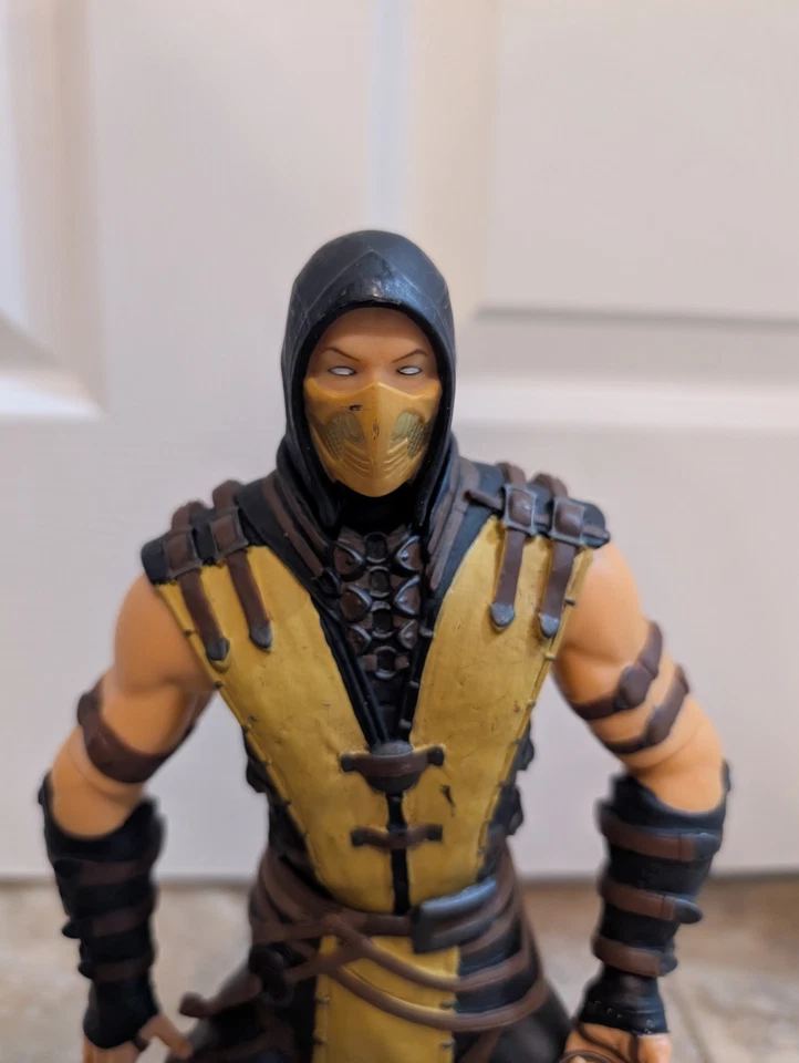 Экшн-фигурка Скорпиона Mezco Mortal Kombat X 12 дюймов масштаб 1/6 - Изображение 2 из 4