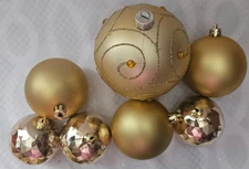 Lot Of 7 Assorted Sizes Gold Christmas Tree Ornaments/ Christmas Decor
