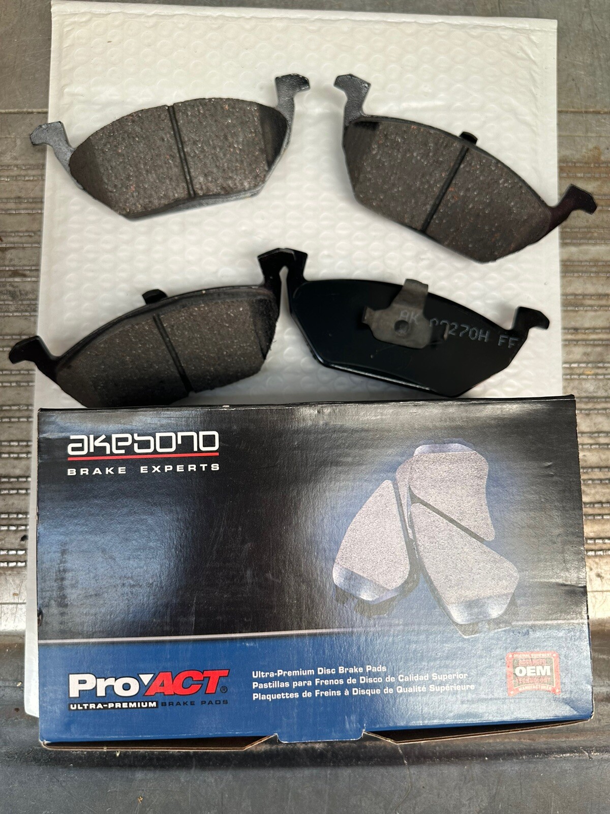 Volkswagen Bettle Jetta Golf Akebono ACT768 PRO-ACT CERAMIC FRONT Brake Pads