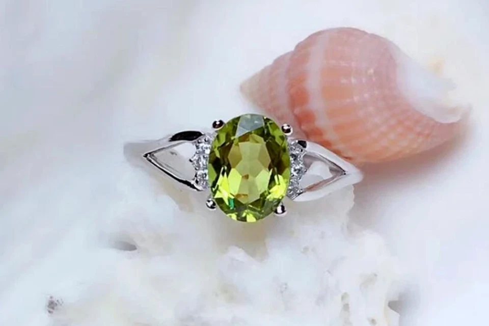 Natural 2 Ct Eye Clean Green Peridot Sterling Silver 925 Handmade Solitaire Ring - Image 4 of 4