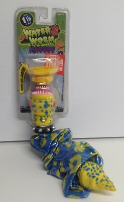 2004 Water Worm Maggot Water Squirt Water Gun Toy Summer Fun Holds 1lb of Water