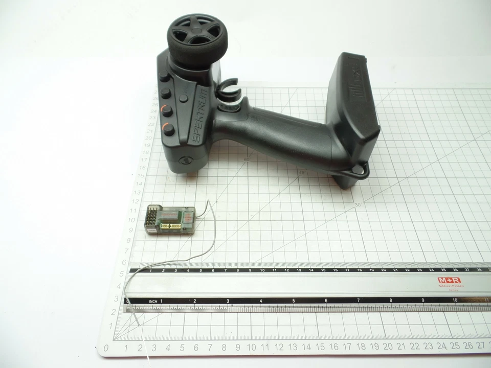 Spektrum Fernsteuerung DX3 3-Kanal mit SR6110AT 6-Kanal DSMR/DSMS Empfänger HOC® - Bild 2 von 2