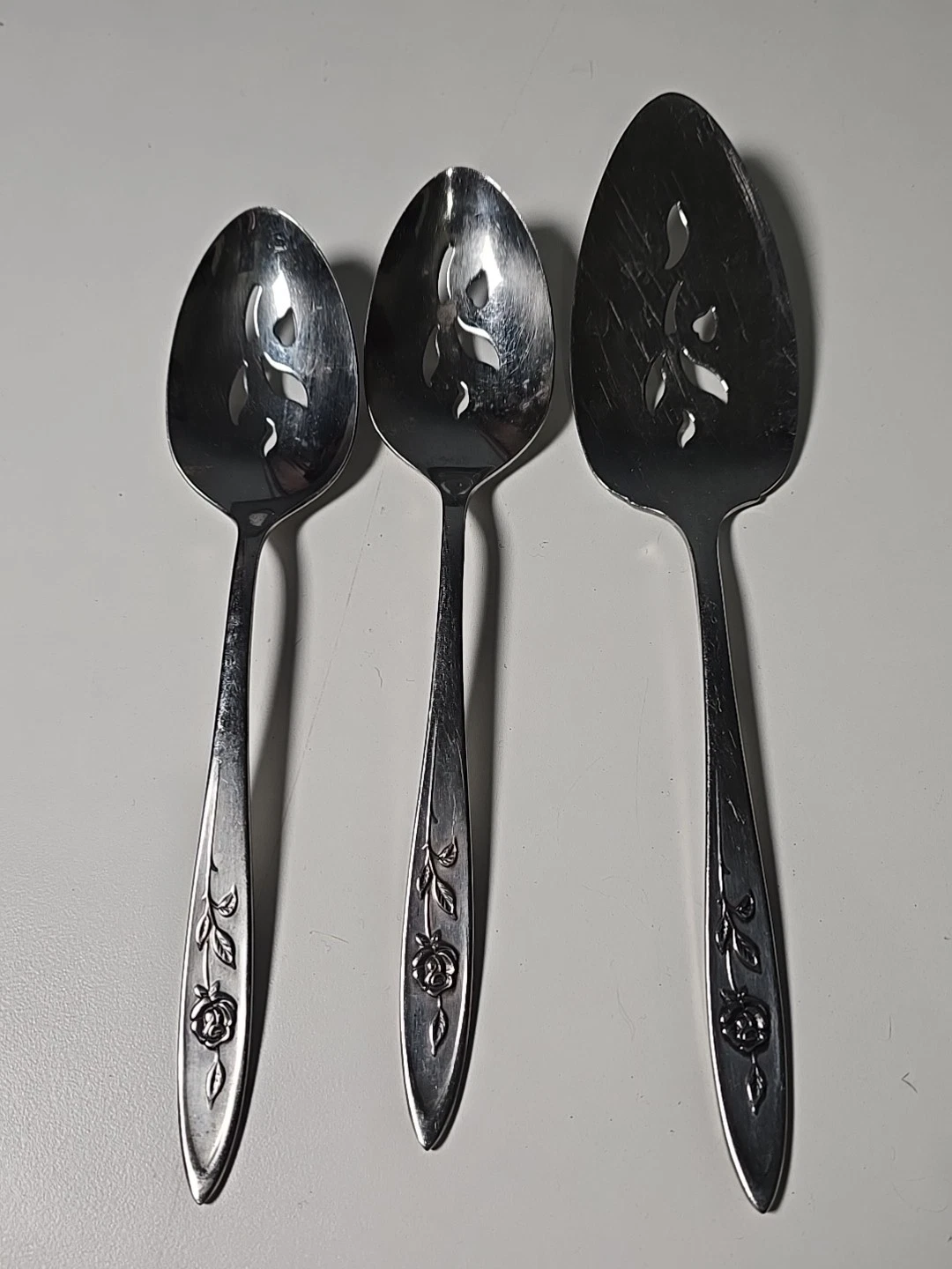 Oneida Community MY ROSE Stainless 2 Slotted Serving Spoons and Pie Server