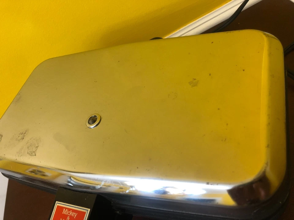 Vintage Disney Vitantonio Mickey & Minnie Waffle Sandwich Maker 850NS Tested - Image 4 of 4