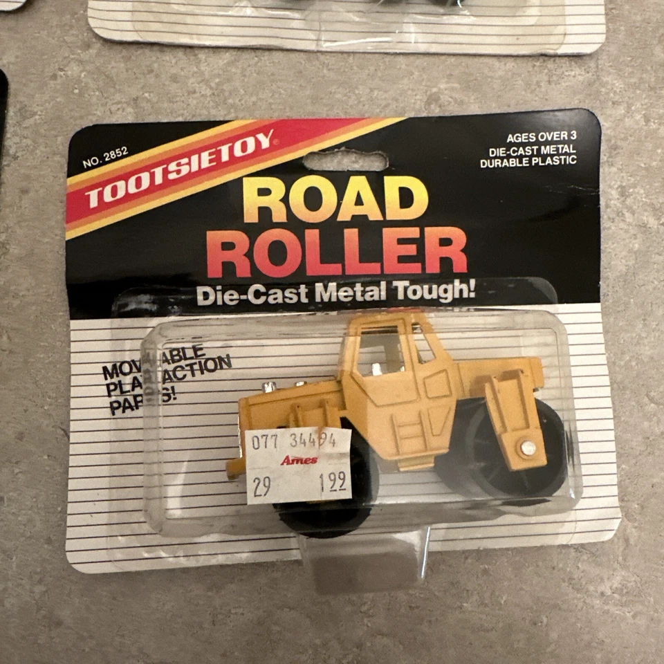 Lote de camiones de juguete Tootsie, 1990 metal fundido a presión/plástico, volteo, mezclador, cargador, rodillo Foto 2 de 4