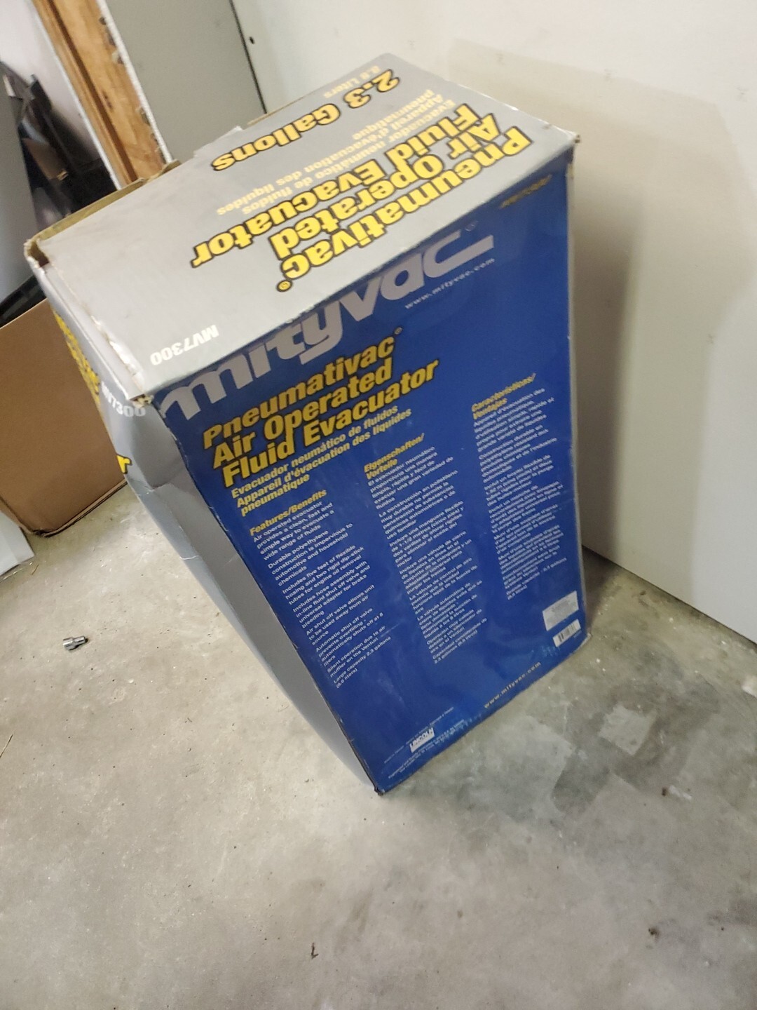 Mityvac MV7300 Pneumatic Air Operated 2.3 Gallon Auto Fluid Evacuator