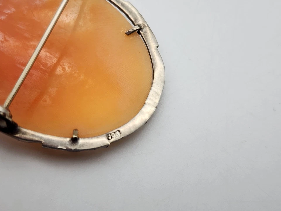 VINTAGE 800 SILVER HAND CARVED SHELL CAMEO DETAILED PIN/PENDANT W/ MARCASITES !! - Image 4 of 4