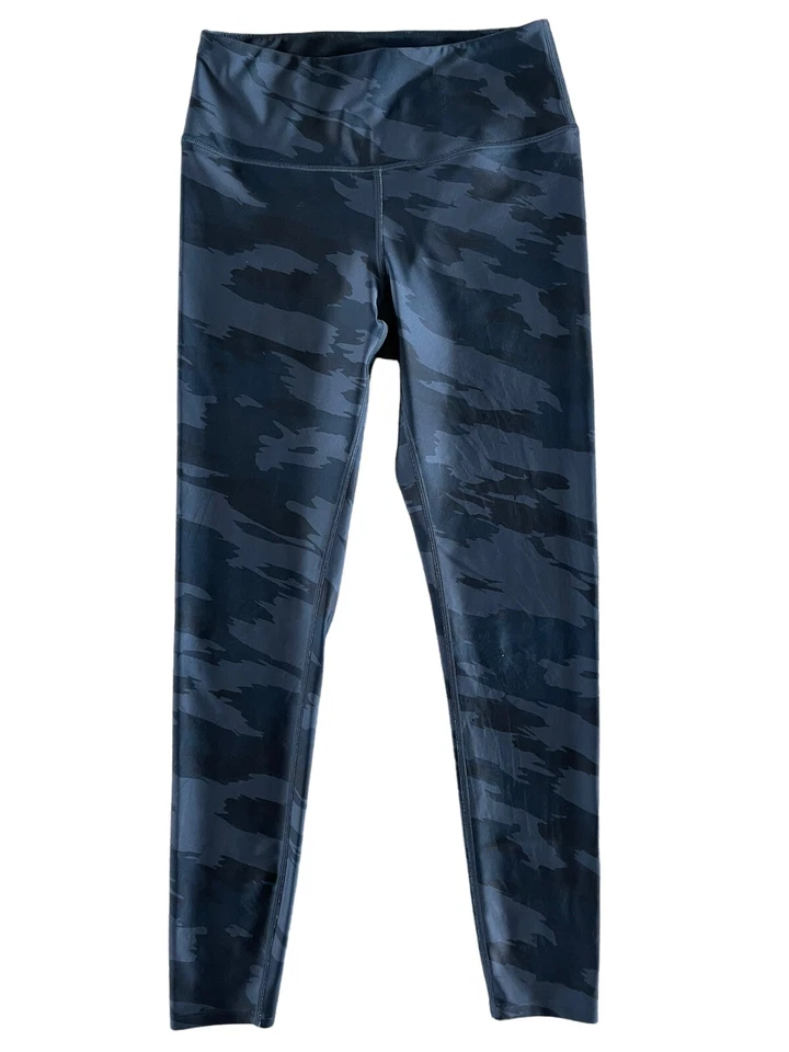 Leggings Soul by SoulCycle estampada camuflada azul cintura alta logotipo tamanho P MSRP $88 - Imagem 3 de 4