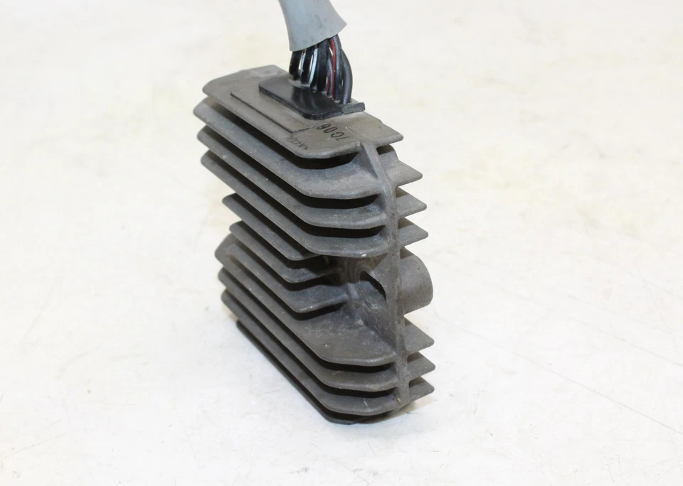 Regulador de voltaje rectificador Suzuki GSXR1000 2007 Foto 3 de 4