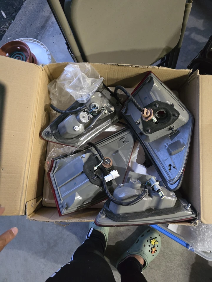 原始设备制造商尾灯 2006 - 2013 雷克萨斯 IS250/IS350/ISF 使用状况良好 9/10 — 第 2/4 张图片