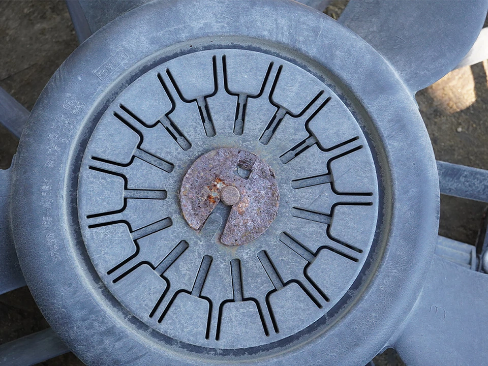 Radiador de refrigeración eléctrico Mercury Sable Ford Taurus 2008-2009 cubierta del ventilador Foto 4 de 4