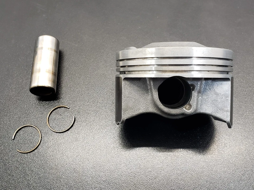 Комплект поршней 2010 - 2011 Honda CR-V K24 B OEM 13020-R40-A00 - Изображение 2 из 4