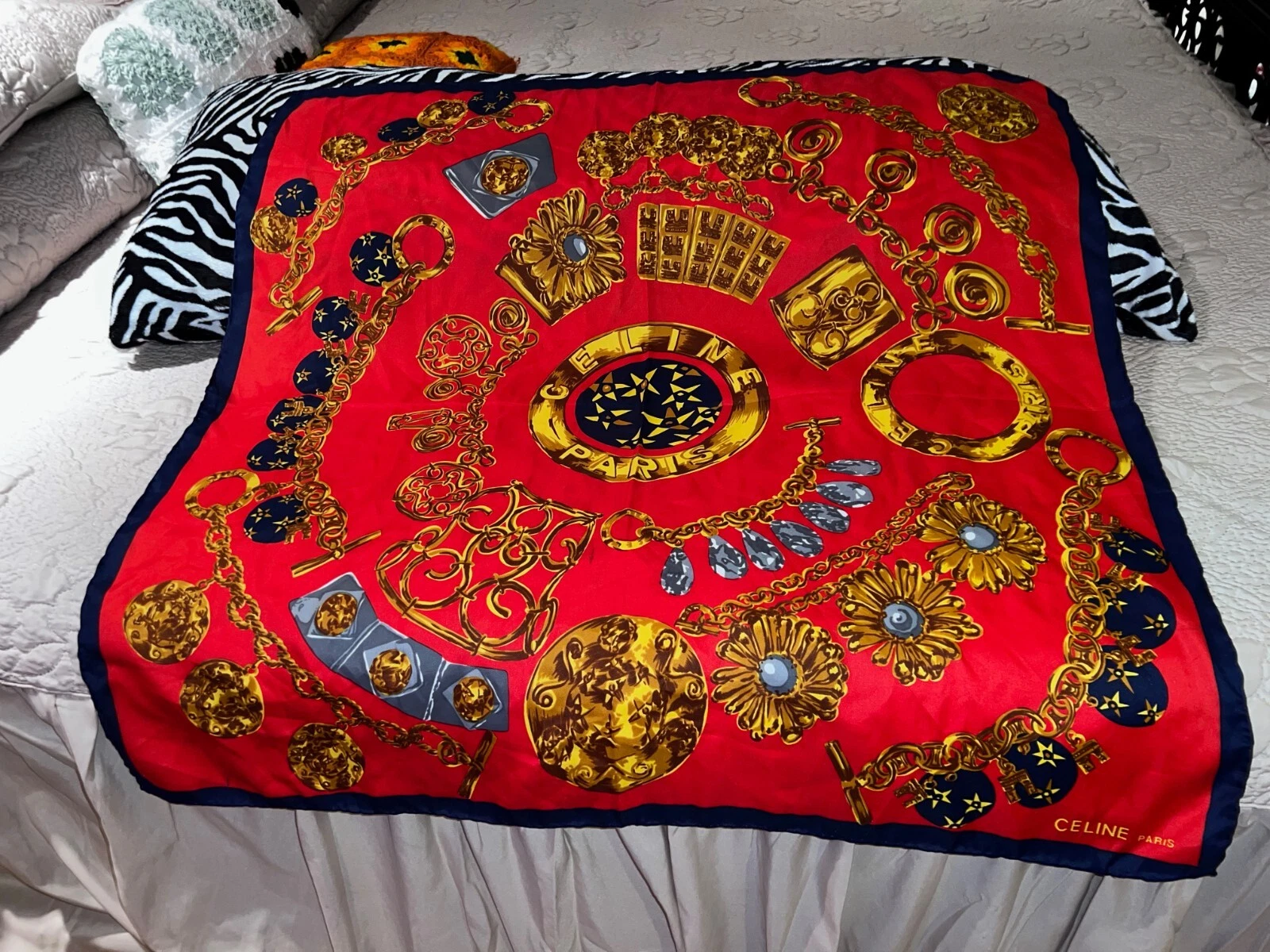 Sciarpa di seta vintage Celine Paris bordi arrotolati a mano catene stelle strass design