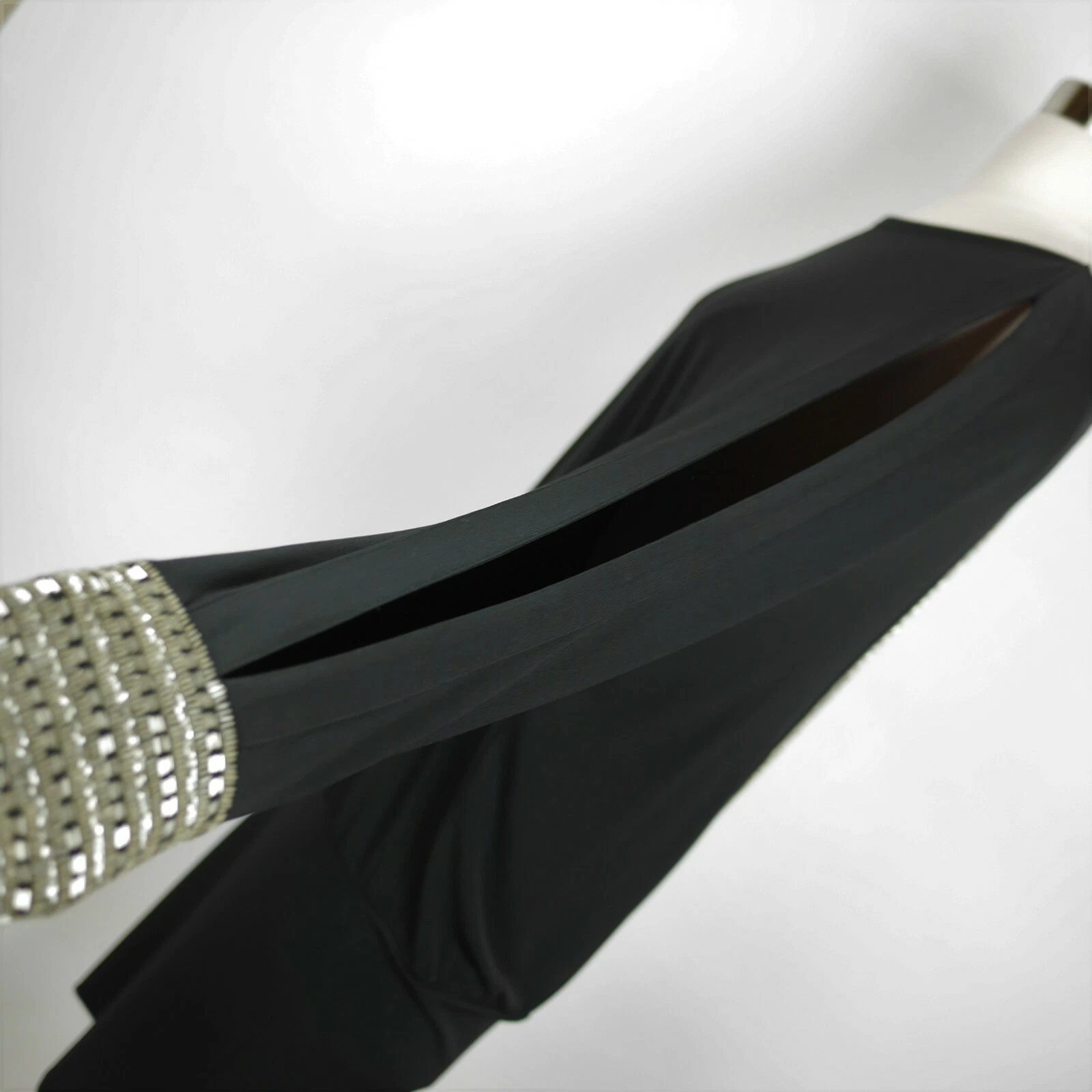 UNDERCOVER VS Moda International Donna S Abito nero con perline aperto schiena e braccia elasticizzato