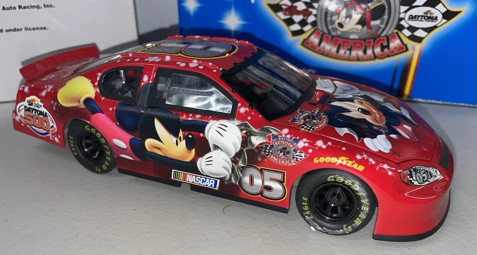 Disney Diecast 2005 TEAM CALIBER NASCAR DAYTONA 500 MICKEY MOUSE 1:24 - Image 3 of 4