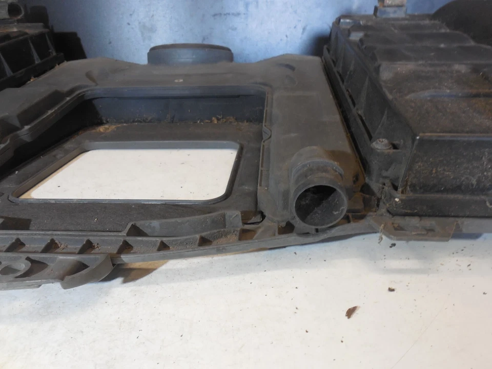 Engine Cover Air Filter Housing Intake A2730900201 10–13 Mercedes Benz W212 E550 - Image 4 of 4