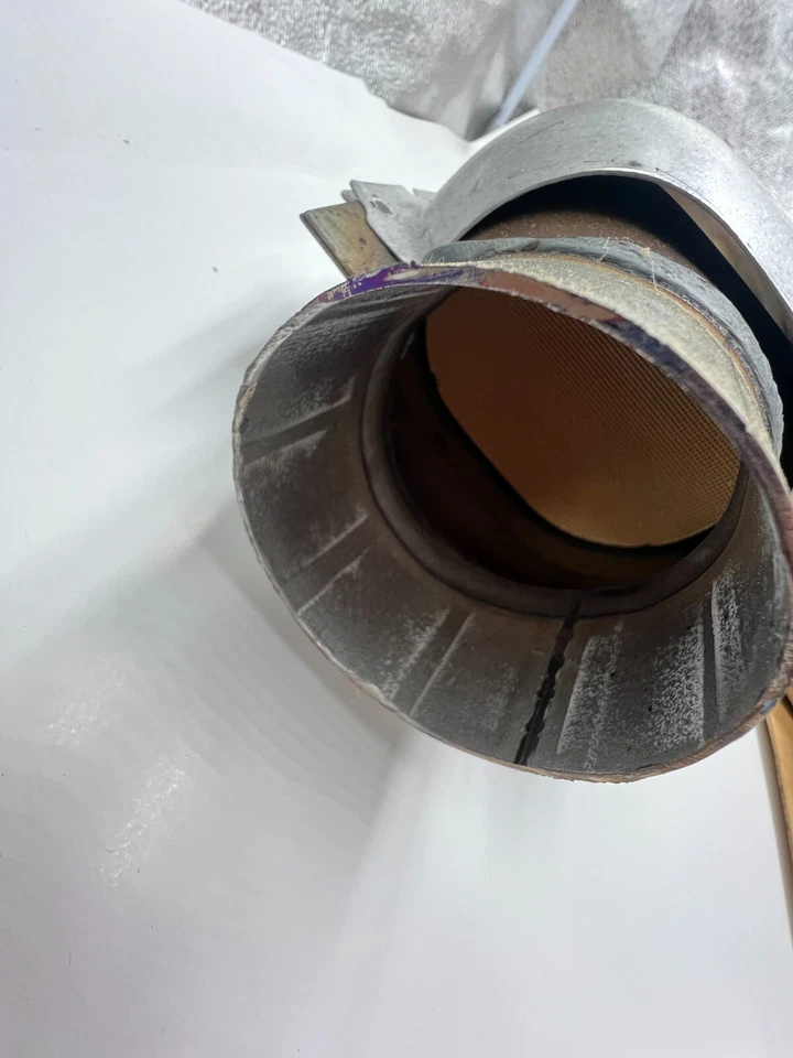 Convertidor ultra catalítico genuino Walker 93239 para GMC Sierra 3500 HD 2010 Foto 4 de 4