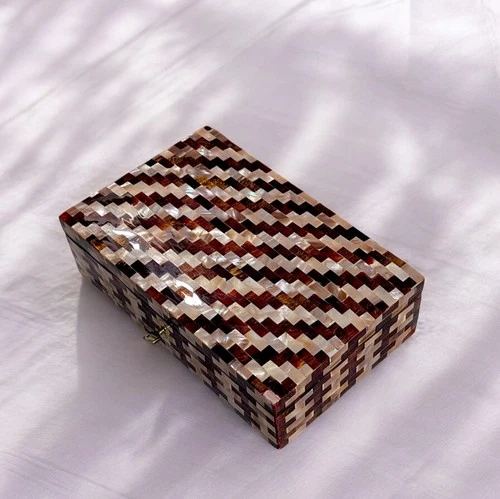 J119 Zigzag Inlay Wooden Jewelry Box Mother of Pearl & Tortoiseshell W/ Keylock