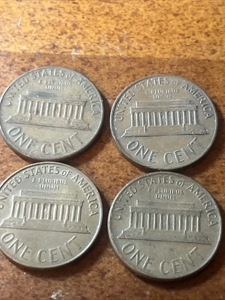 Moneda de centavo 1967 sin acuñar Lincoln Memorial Error "L" en el borde "IGWT" muy cerca  Foto 2 de 2