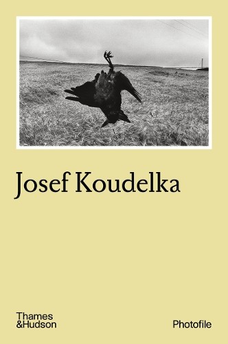 Josef Koudelka by Bernard Cuau - 9780500410837