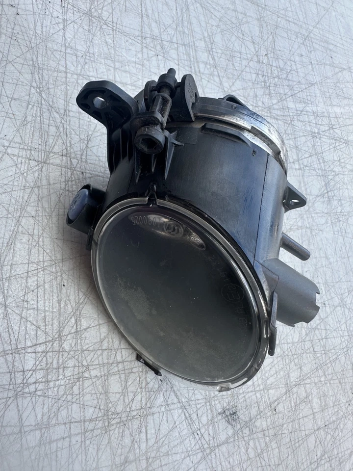 2015 VOLVO XC70 FRONT BUMPER FOG LIGHT FOG LAMP LEFT SIDE OEM - Image 3 of 4