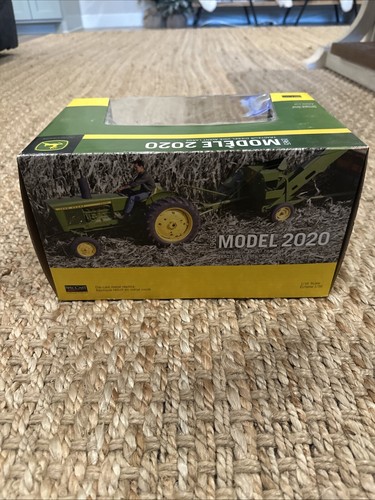 SpecCast 1965 John Deere 2020 Diesel Wide Front Tractor -1/16 Scale - Picture 3 of 6