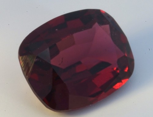garnet rhodolite 3.90 CARAT cushion rectangular - Picture 3 of 6