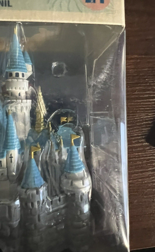 Funko POP! Disneyland 65th Anniversary: Sleeping Beauty Castle and Mickey Mouse - Picture 9 of 9