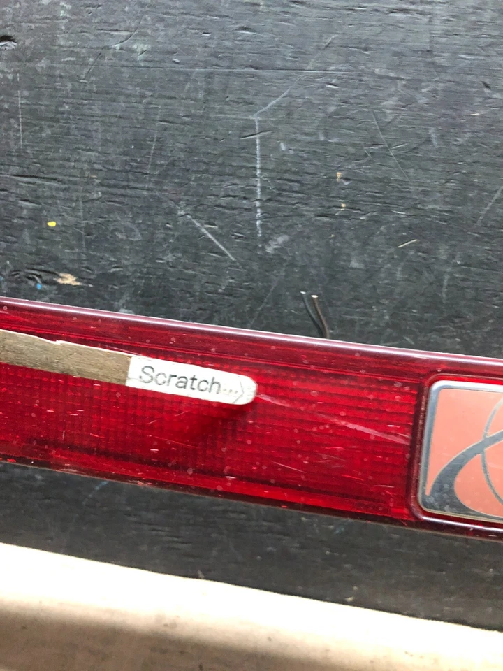 Luz trasera central para maletero Saturn L200 2000 a 2003 sedán H4546 Foto 4 de 4